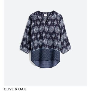 Olive & Oak Blue 2 Button‎ Blouse